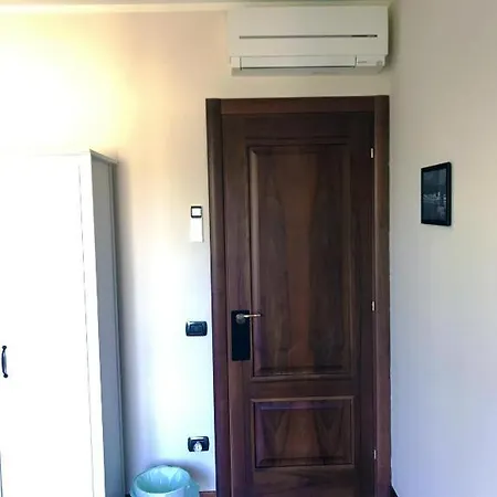 Cytrus Nocleg ze śniadaniem *